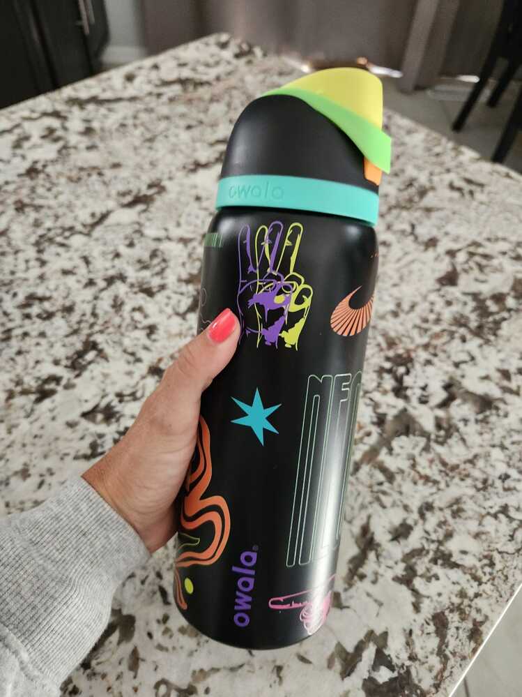 Owala Freesip 32oz Urban Outfitters Edition, stylish and durable hydration bottle