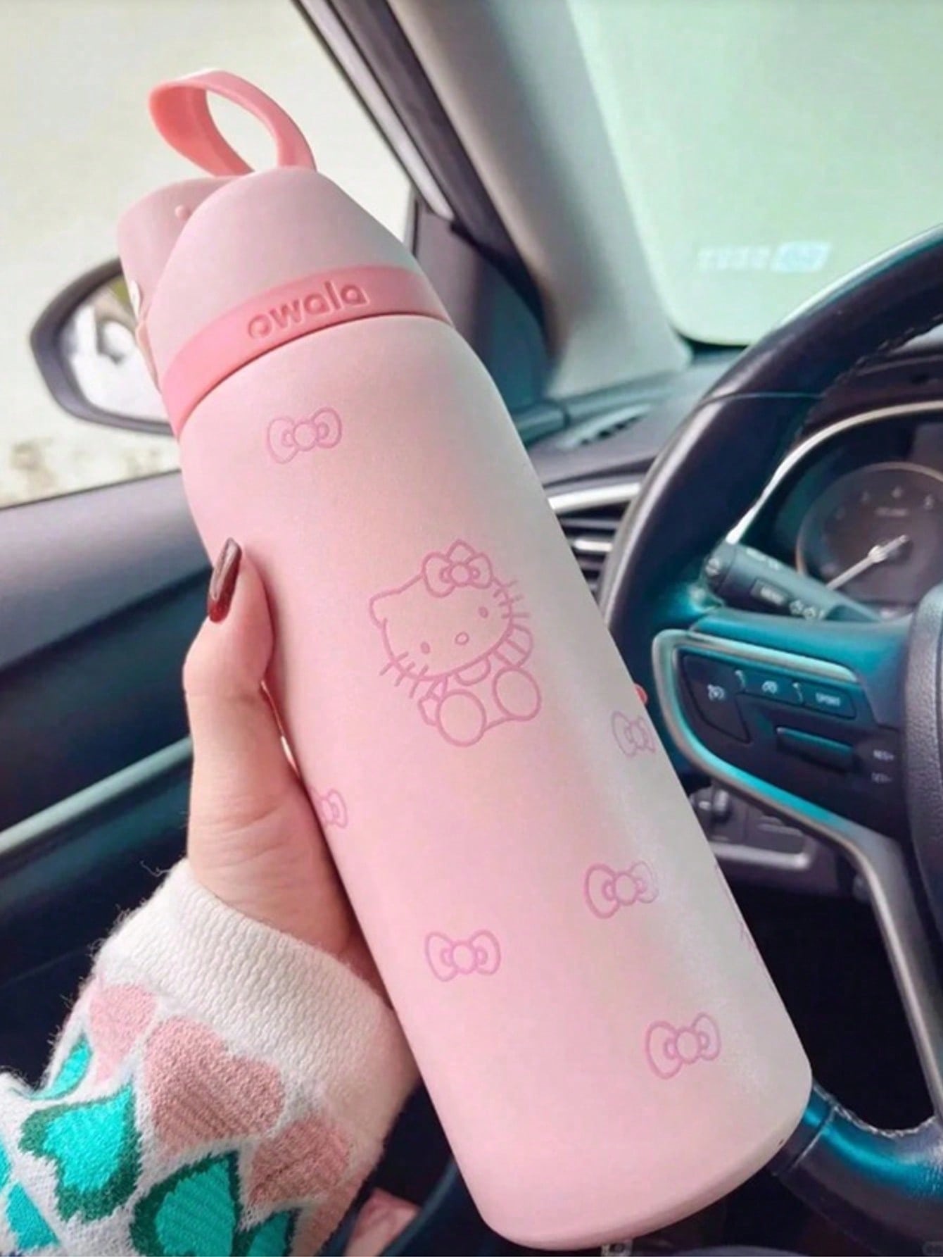 Owala Freesip 32oz Urban Outfitters Edition, stylish and durable hydration bottle