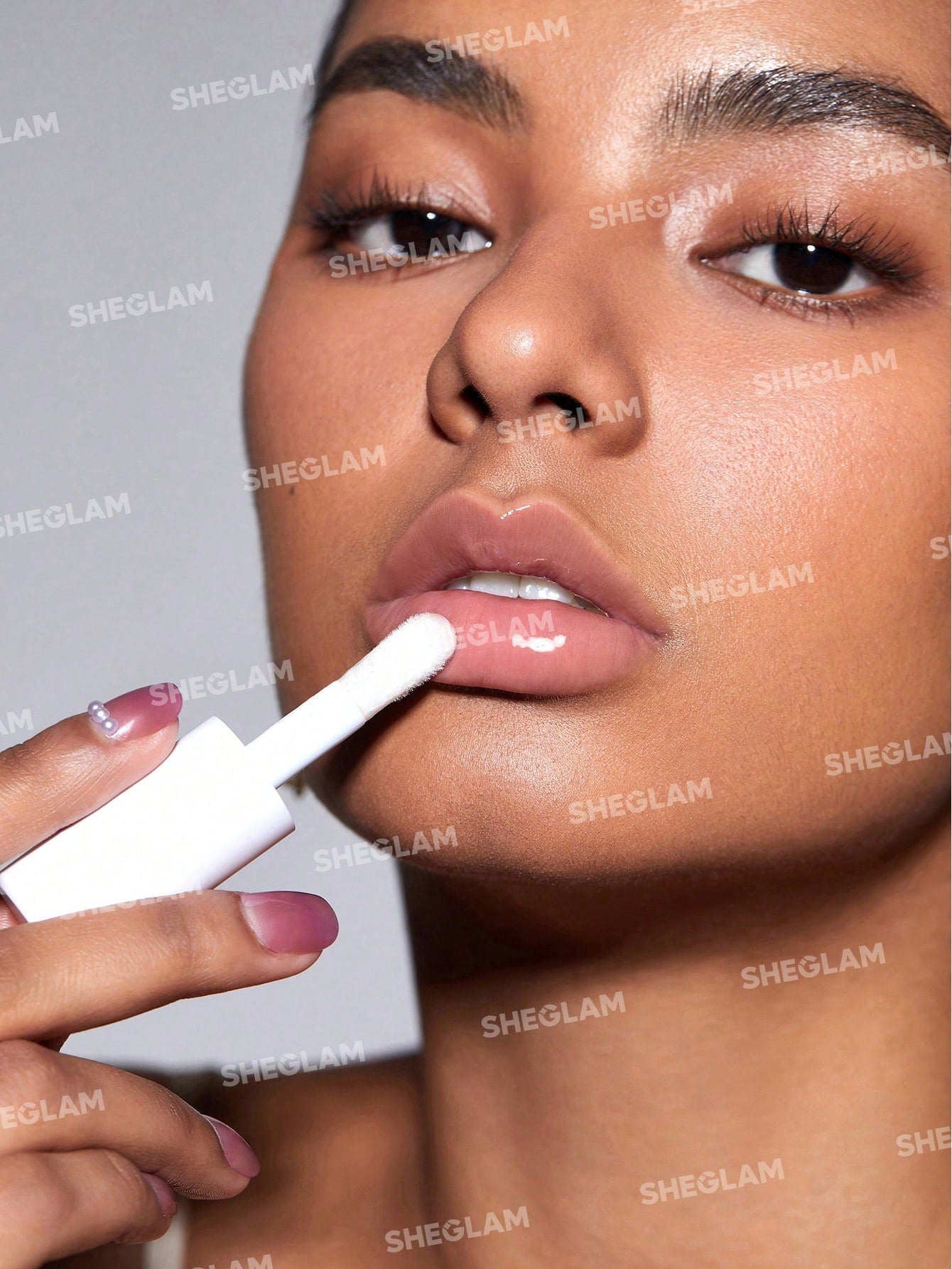 SHEGLAM Jelly Wow Hydrating Lip Oil-Loco for Coco Moisturizing Clear Lip Gloss Plumping Non-Sticky Lip Care High Shine Finish Nourishing Coconut Extract Liquid Lip Cosmetics Lip Gloss Brand Beauty Makeup Face Paint Cosmetic for Women Girls Perfect for Winter Ideal for Y2K Fancy Fashion Suitable for Birthday Christmas Gift Party Ready Best Color