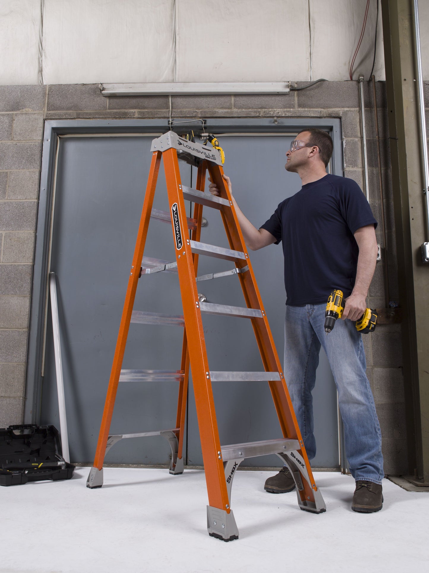 12-Foot Fiberglass Step Ladder, 300-Pound Load Capacity, Type IA, FS1512