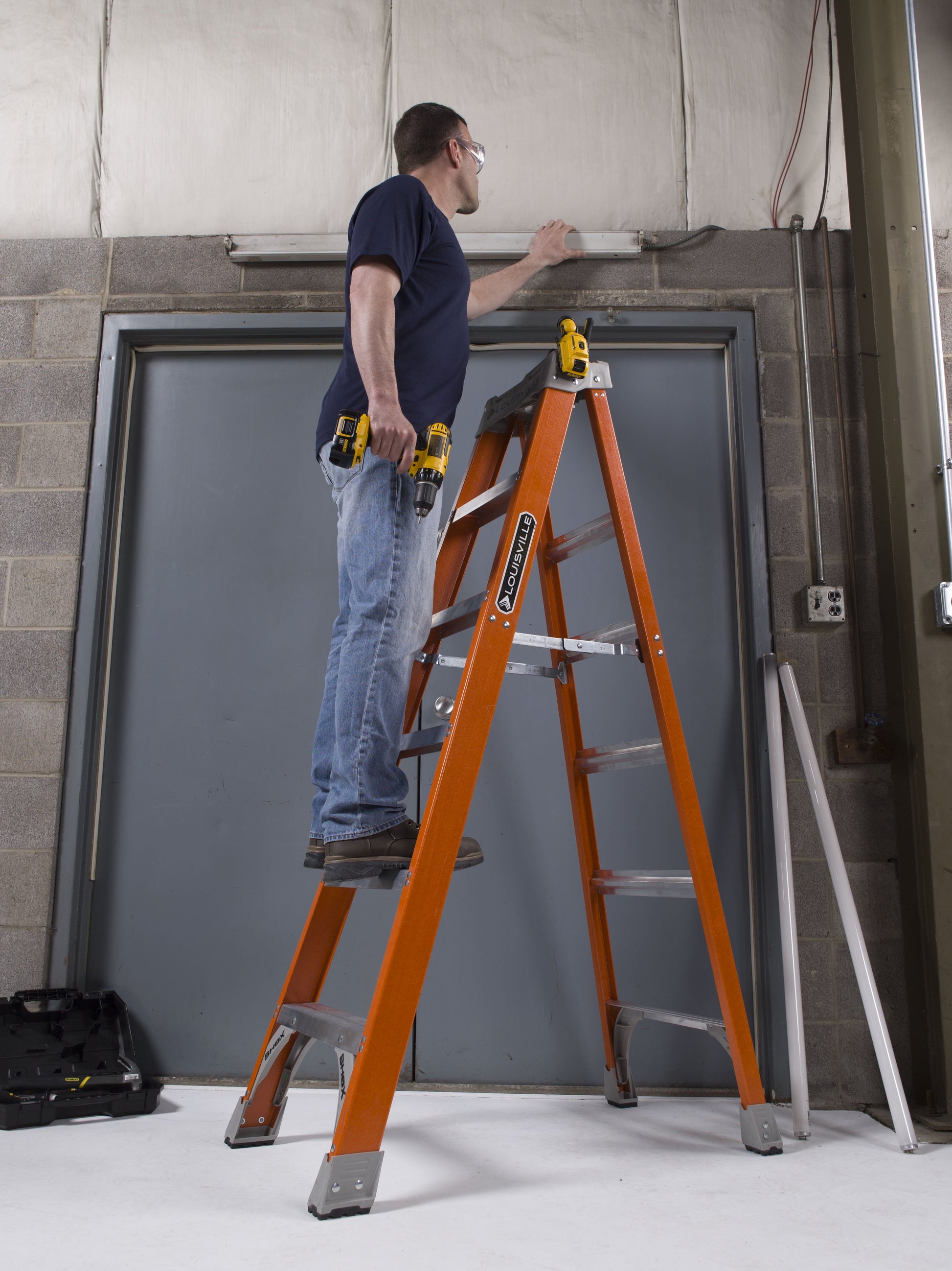 12-Foot Fiberglass Step Ladder, 300-Pound Load Capacity, Type IA, FS1512
